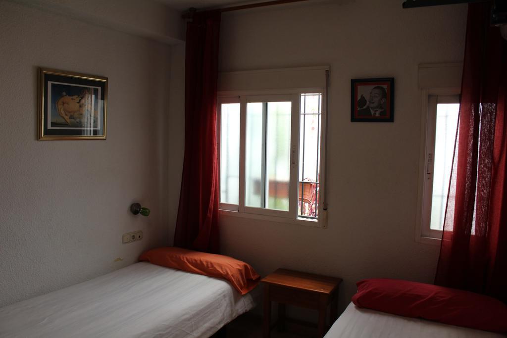 Hostal Nuevas Naciones Granada Szoba fotó