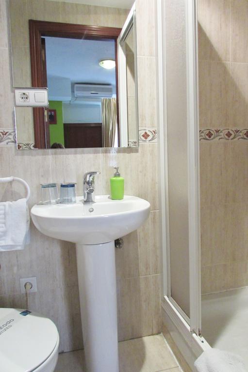 Hostal Nuevas Naciones Granada Kültér fotó